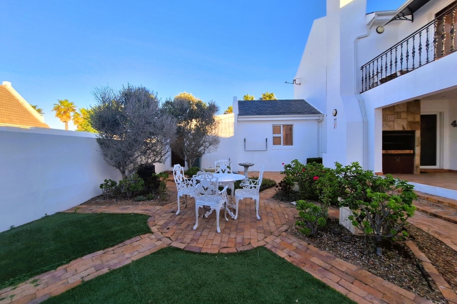 5 Bedroom Property for Sale in Golden Mile Western Cape